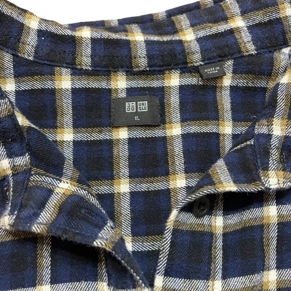 Two Uniqlo Collared Flannel Button Up Long Sleeve Shirt Top Size XL Plaid - Picture 6 of 13